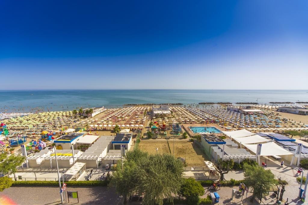 Hotel Touring Мізано-Адріатіко Екстер'єр фото